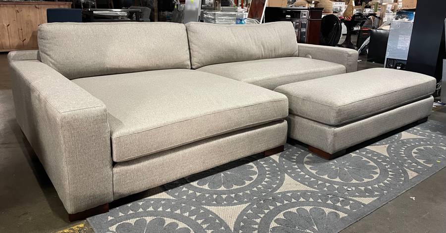 FM928 Hendley Fabric Sectional with Ottoman Auction River City Furniture Auction
